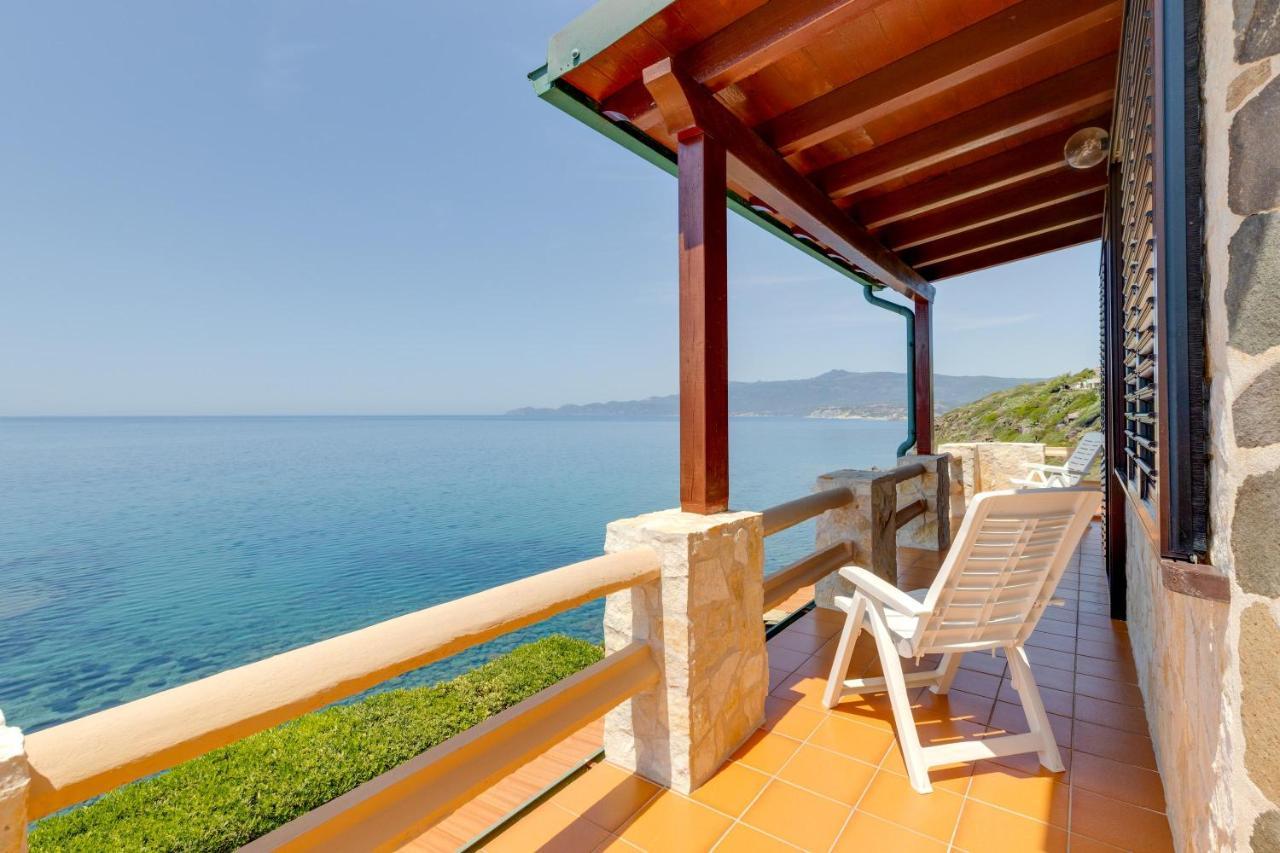 Вілла La Terrazza Sul Mare Magomadas Екстер'єр фото